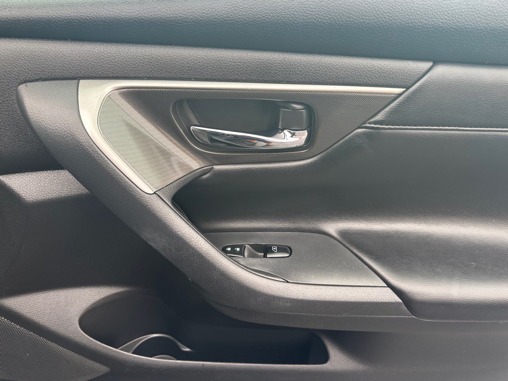 2015 Nissan Altima Image 11