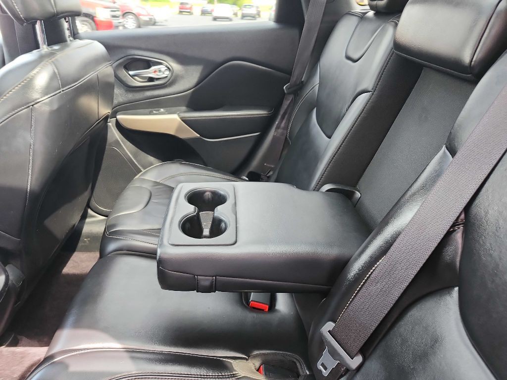 2017 Jeep Cherokee Image 16