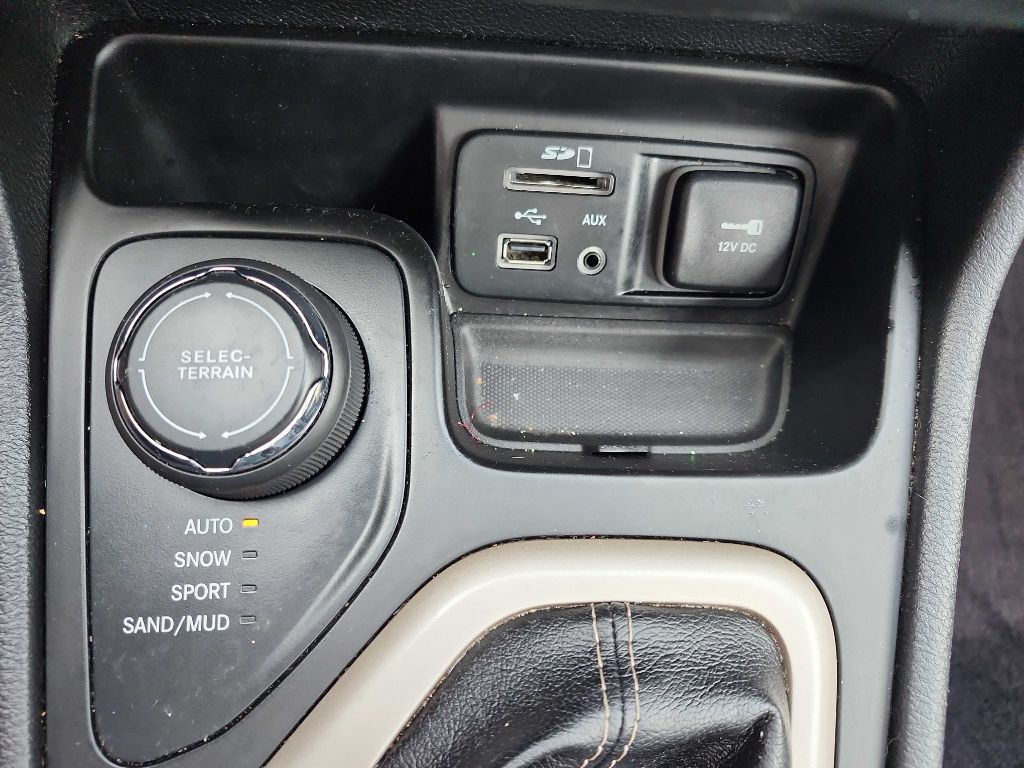 2017 Jeep Cherokee Image 27