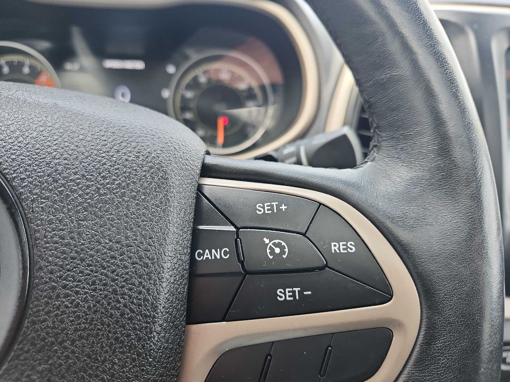 2017 Jeep Cherokee Image 30