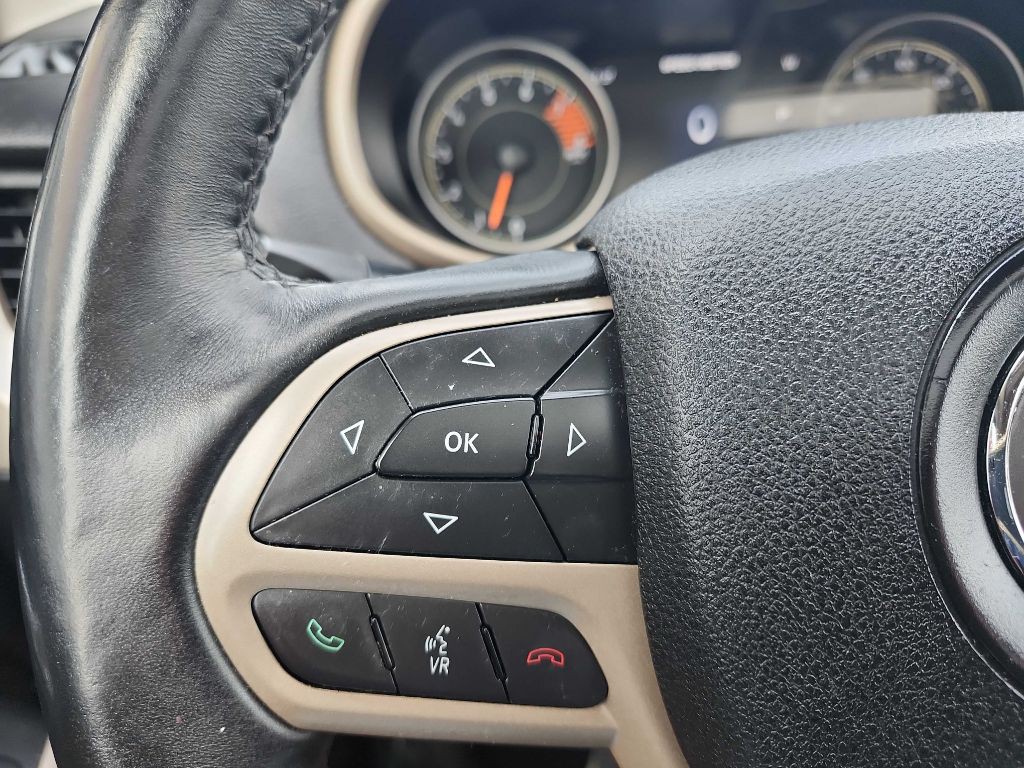 2017 Jeep Cherokee Image 32