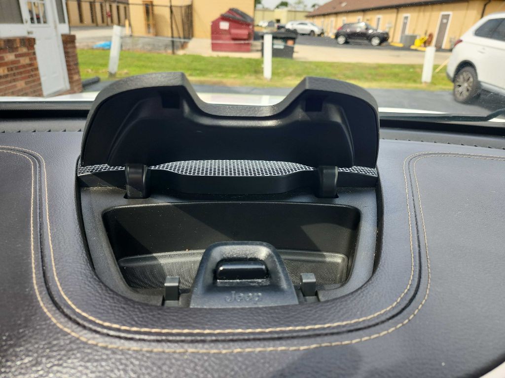2017 Jeep Cherokee Image 33