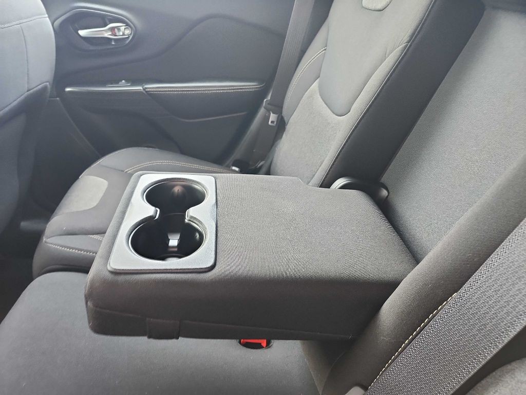 2015 Jeep Cherokee Image 16