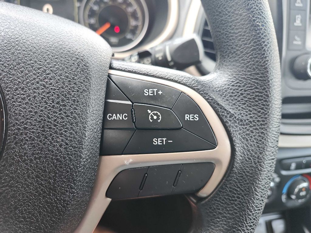 2015 Jeep Cherokee Image 29