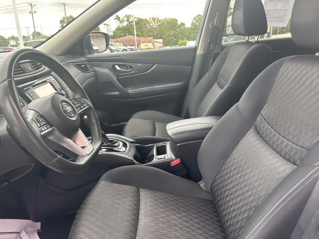 2017 Nissan Rogue Image 2