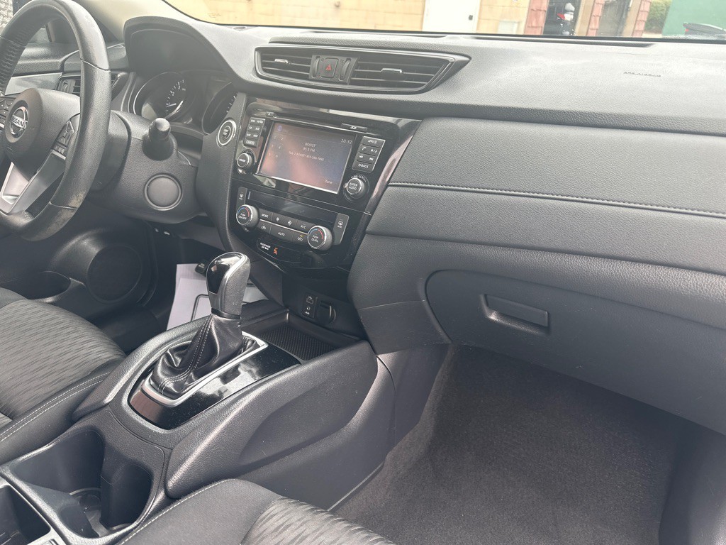 2017 Nissan Rogue Image 9