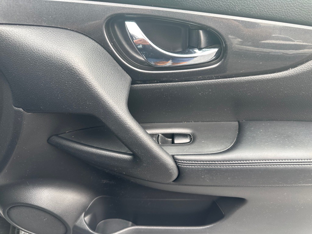 2017 Nissan Rogue Image 12