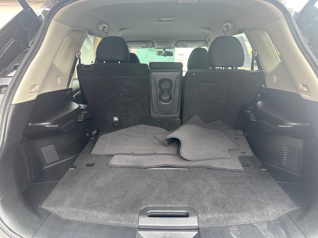2017 Nissan Rogue Image 16