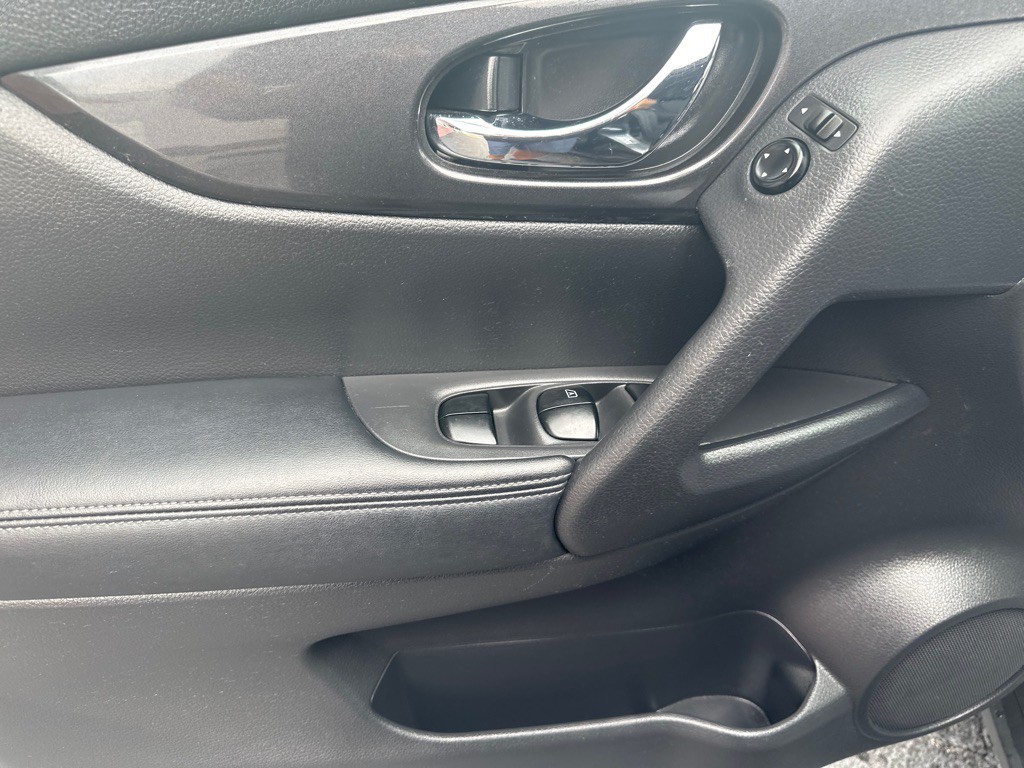 2017 Nissan Rogue Image 18