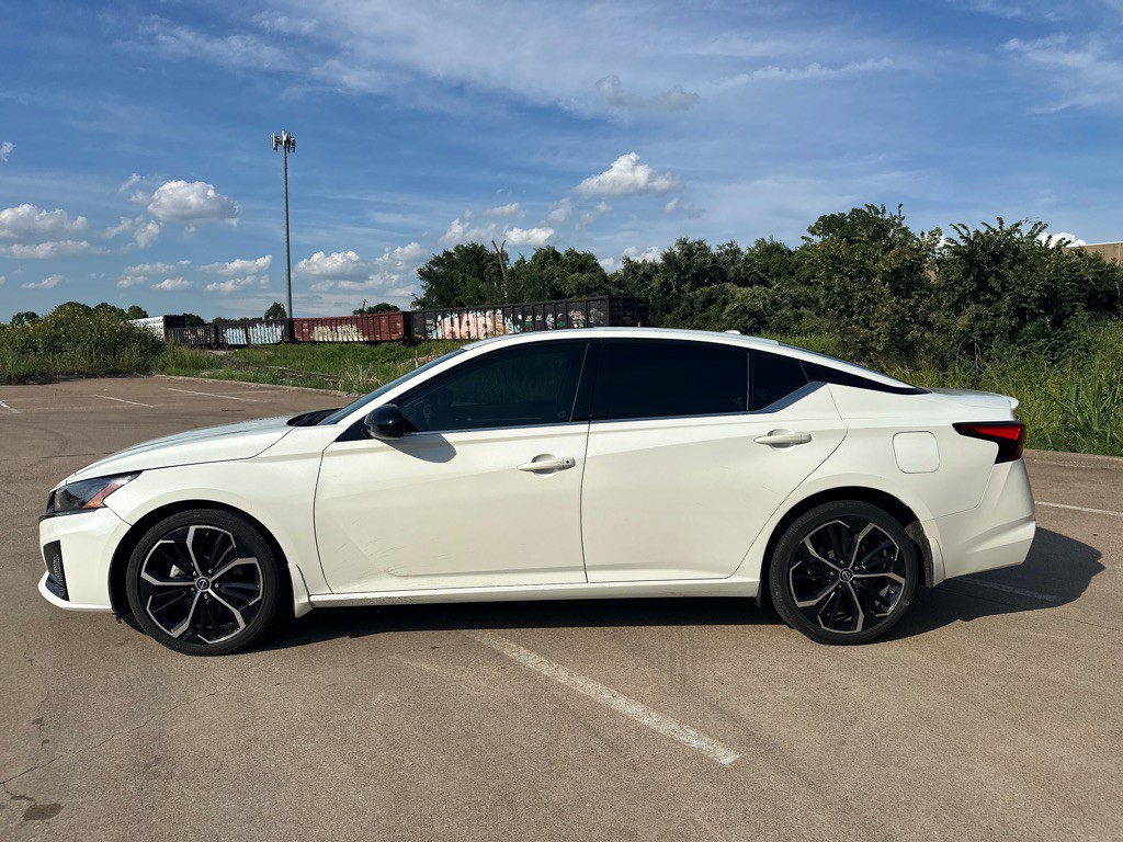 2023 Nissan Altima Image 13