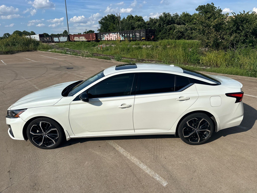 2023 Nissan Altima Image 14