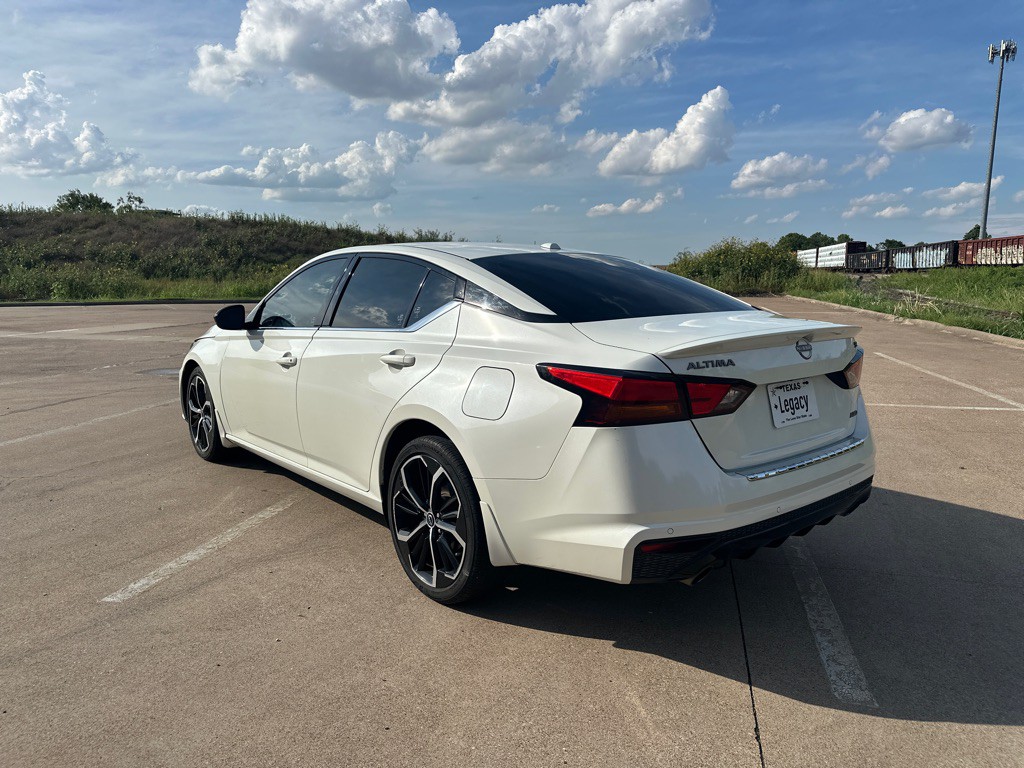 2023 Nissan Altima Image 15