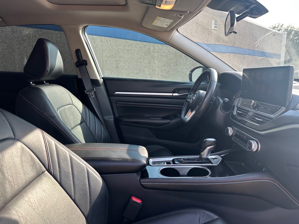 2023 Nissan Altima Image 32
