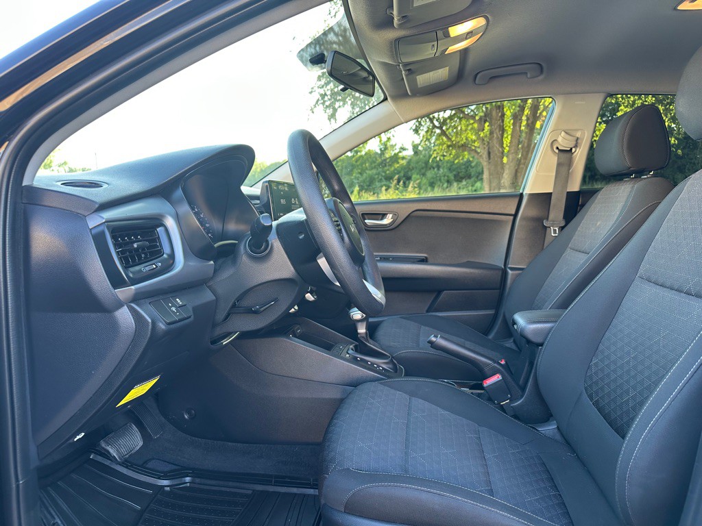 2022 Kia Rio Image 21