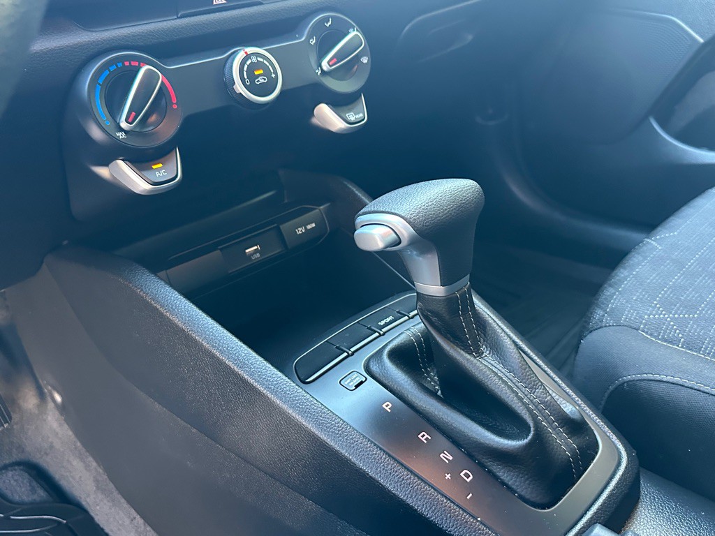2022 Kia Rio Image 30