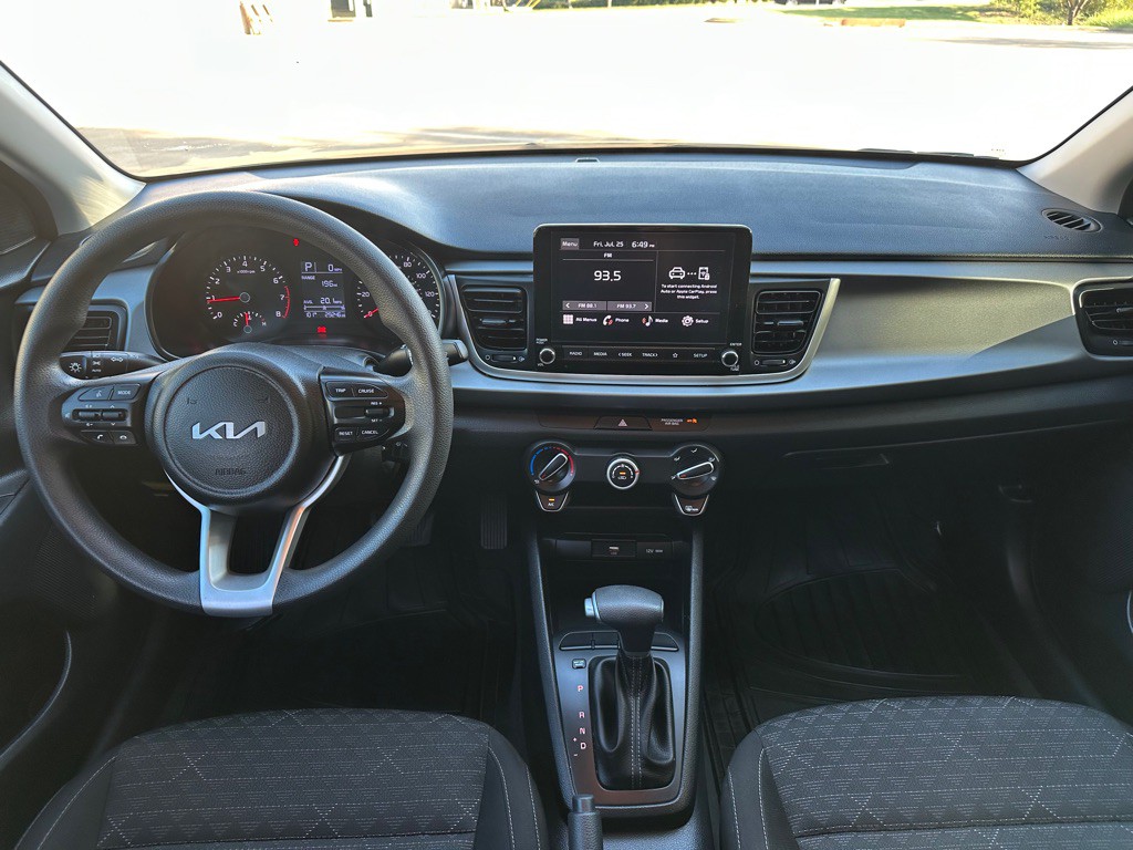 2022 Kia Rio Image 32