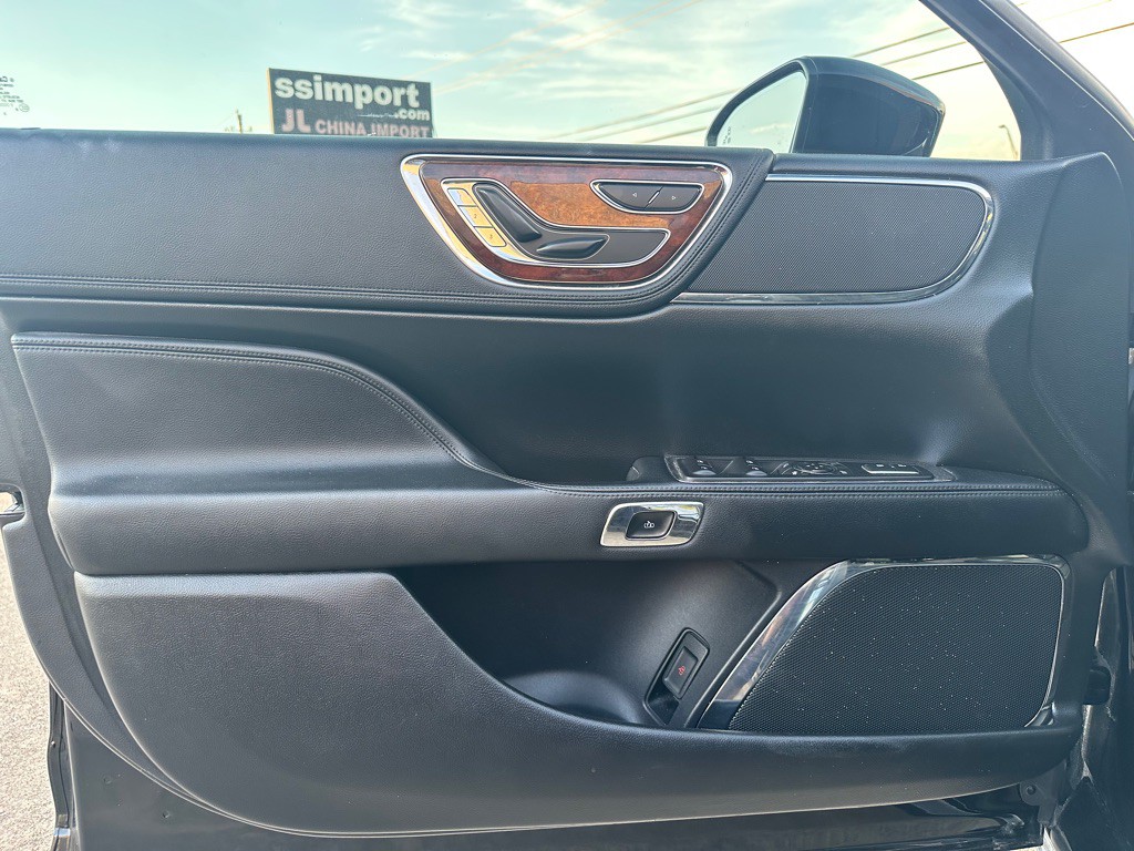2018 Lincoln Continental Image 26