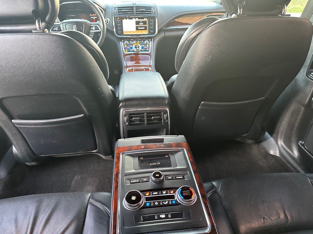 2018 Lincoln Continental Image 30