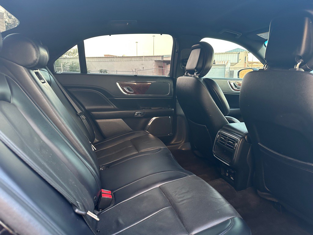 2018 Lincoln Continental Image 31