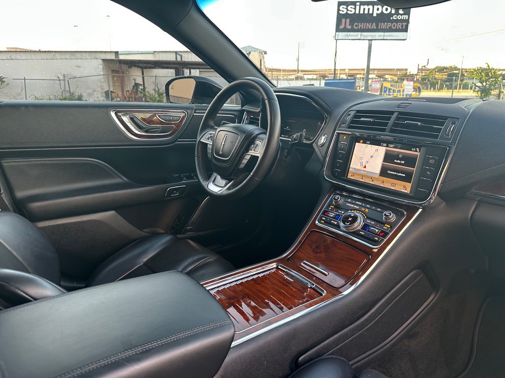 2018 Lincoln Continental Image 32
