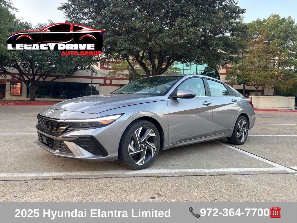 2025 Hyundai Elantra Image 3