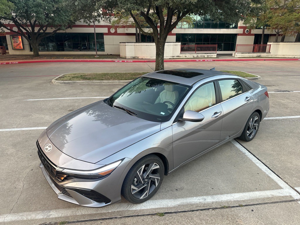 2025 Hyundai Elantra Image 7