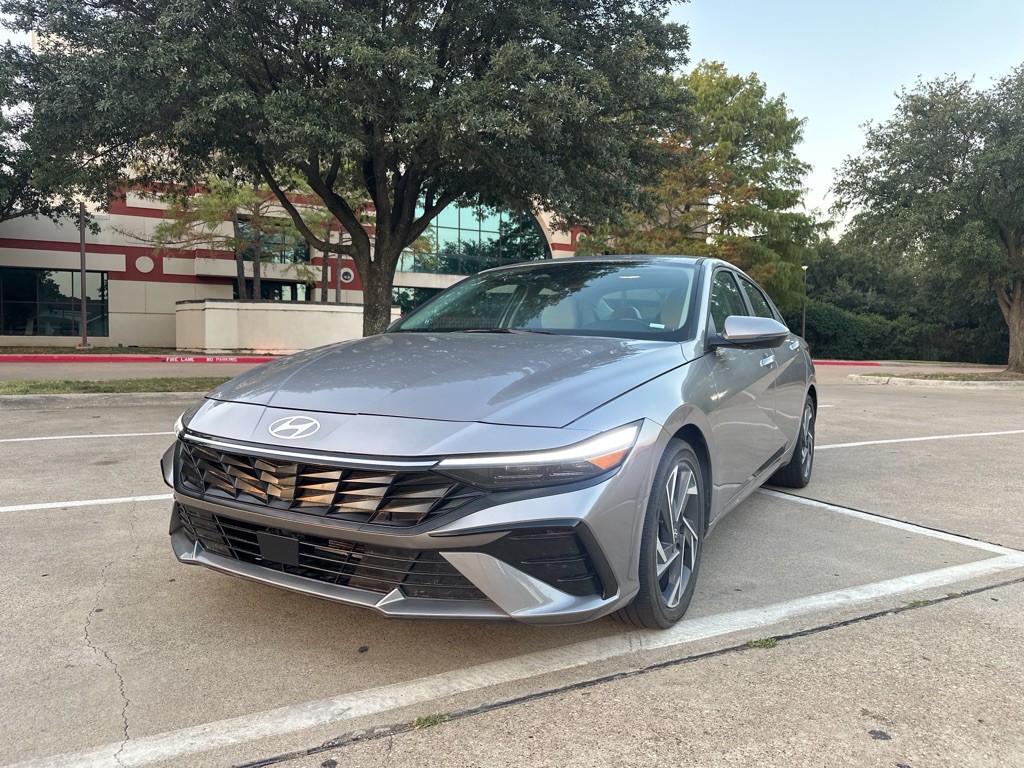 2025 Hyundai Elantra Image 8