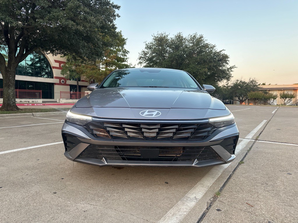 2025 Hyundai Elantra Image 9