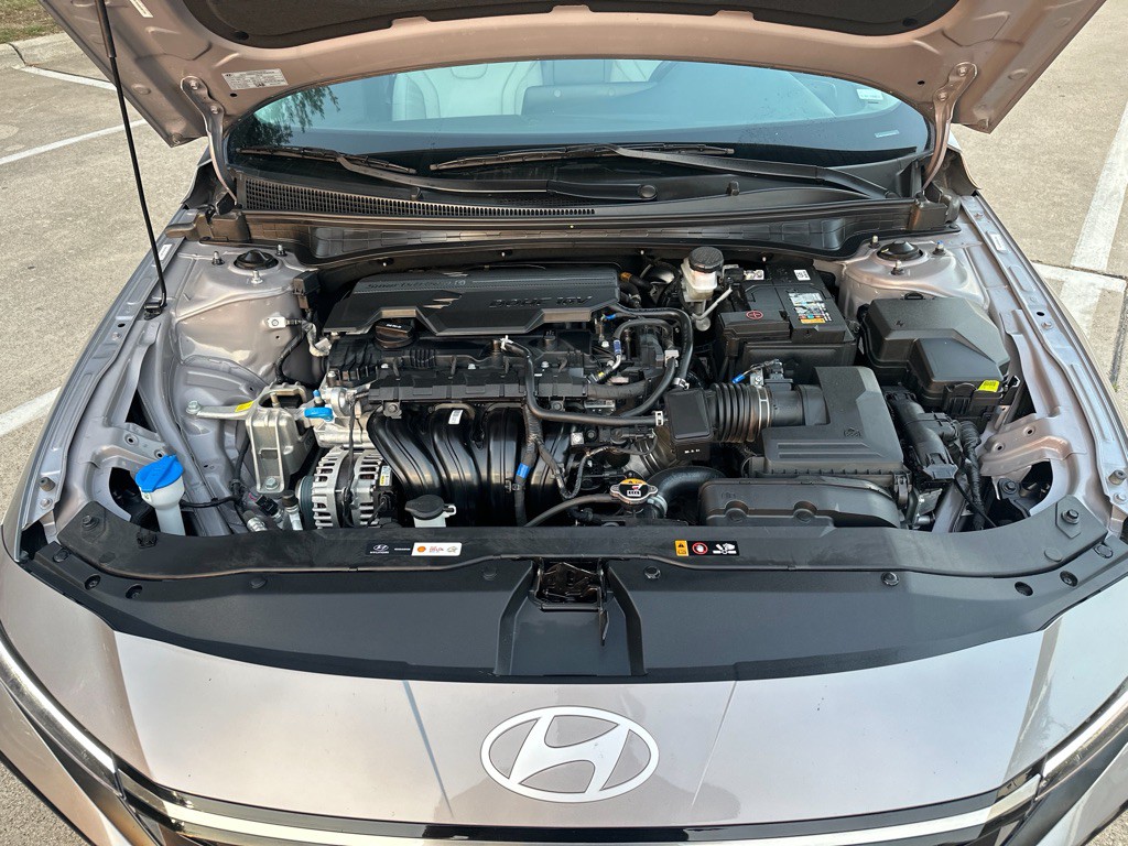 2025 Hyundai Elantra Image 11
