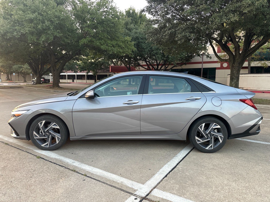 2025 Hyundai Elantra Image 13