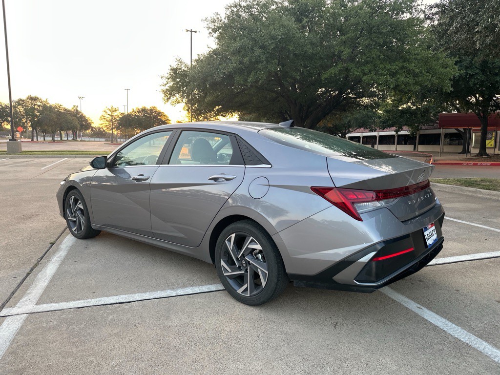 2025 Hyundai Elantra Image 14