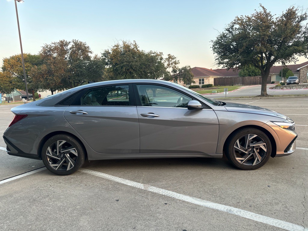 2025 Hyundai Elantra Image 18
