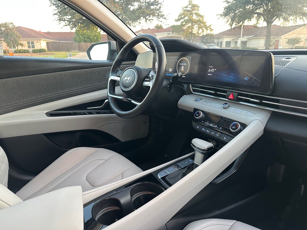 2025 Hyundai Elantra Image 28