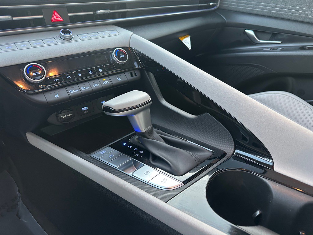 2025 Hyundai Elantra Image 30
