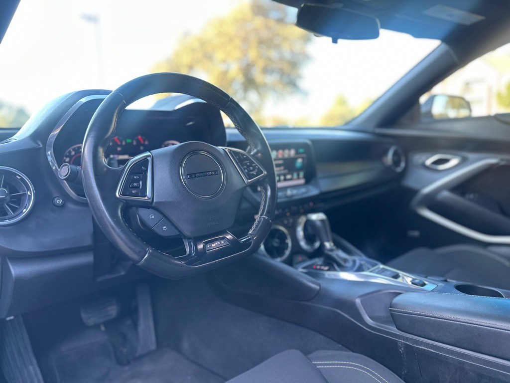 2017 Chevrolet Camaro Image 25