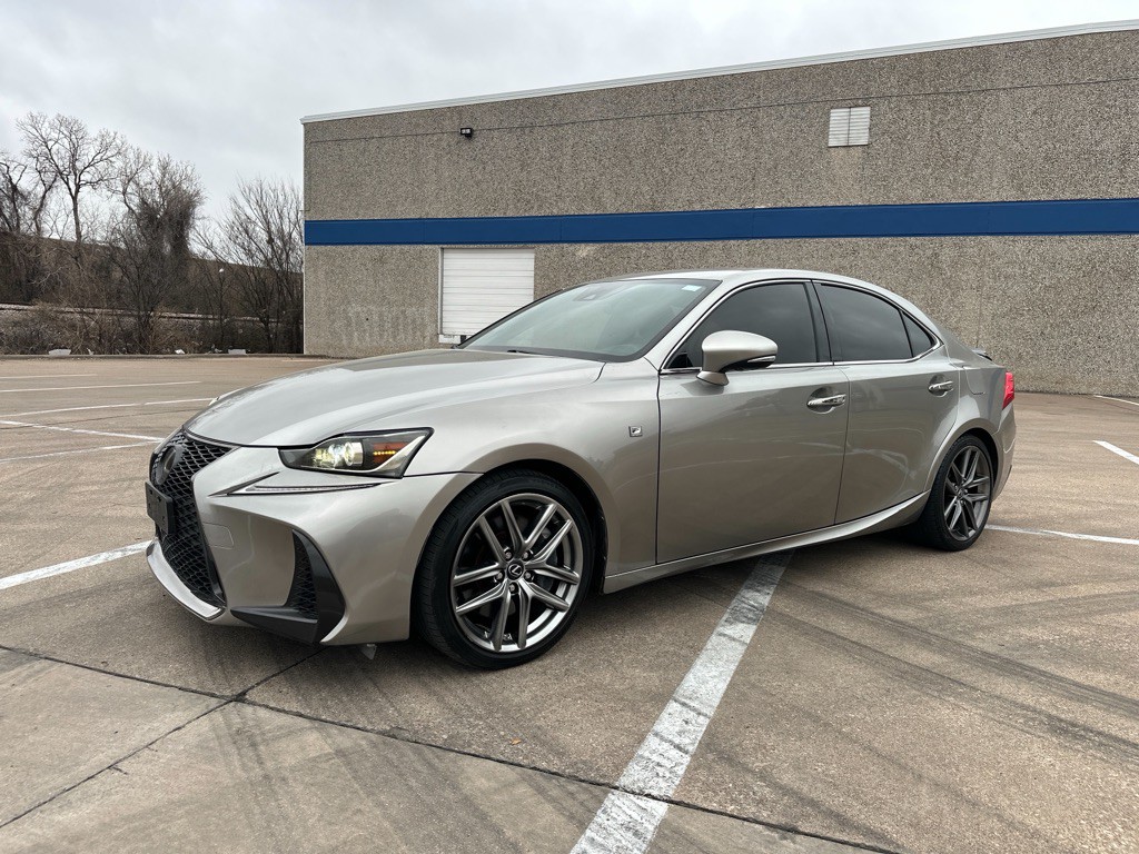 2017 Lexus IS Image 7