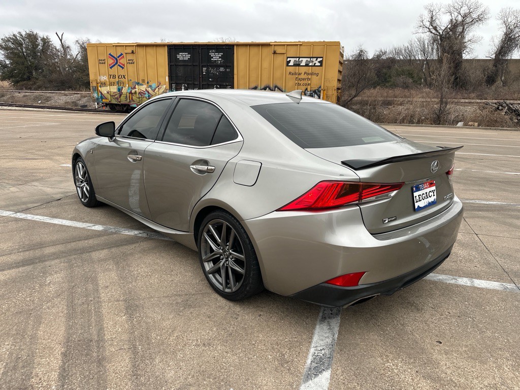 2017 Lexus IS Image 15