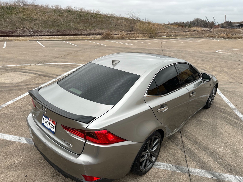 2017 Lexus IS Image 19