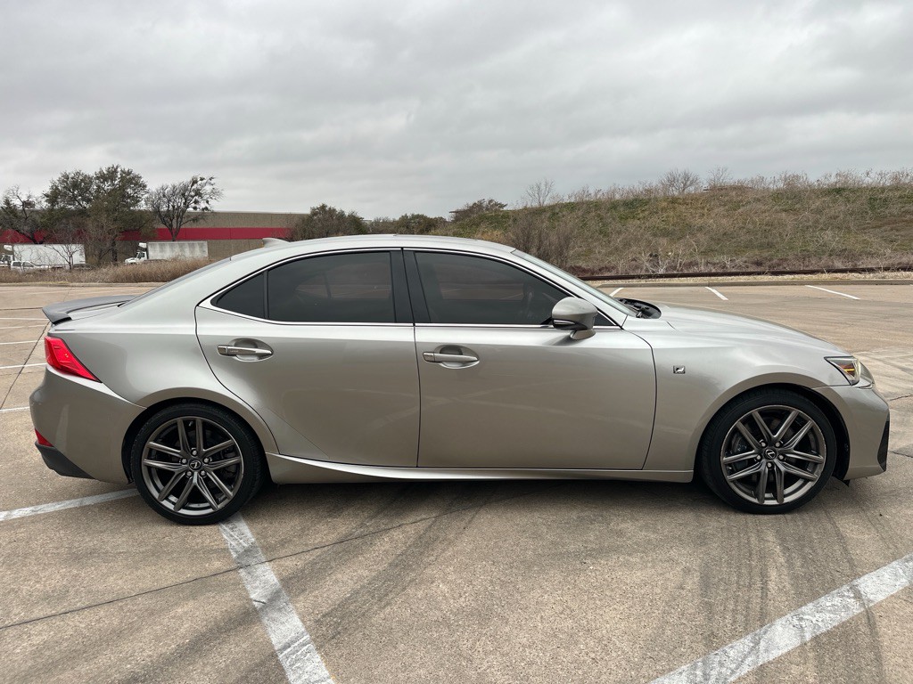2017 Lexus IS Image 20