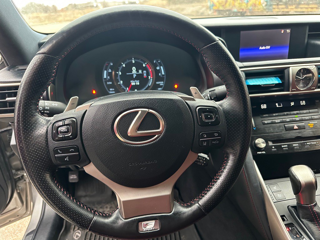 2017 Lexus IS Image 29