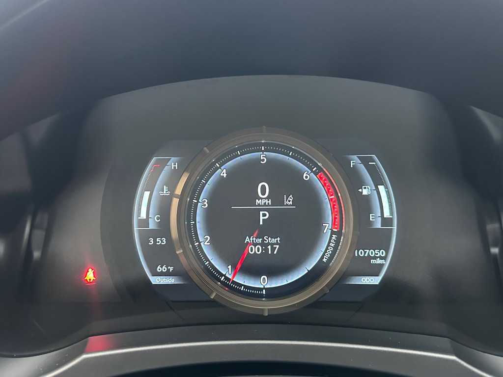 2017 Lexus IS Image 36