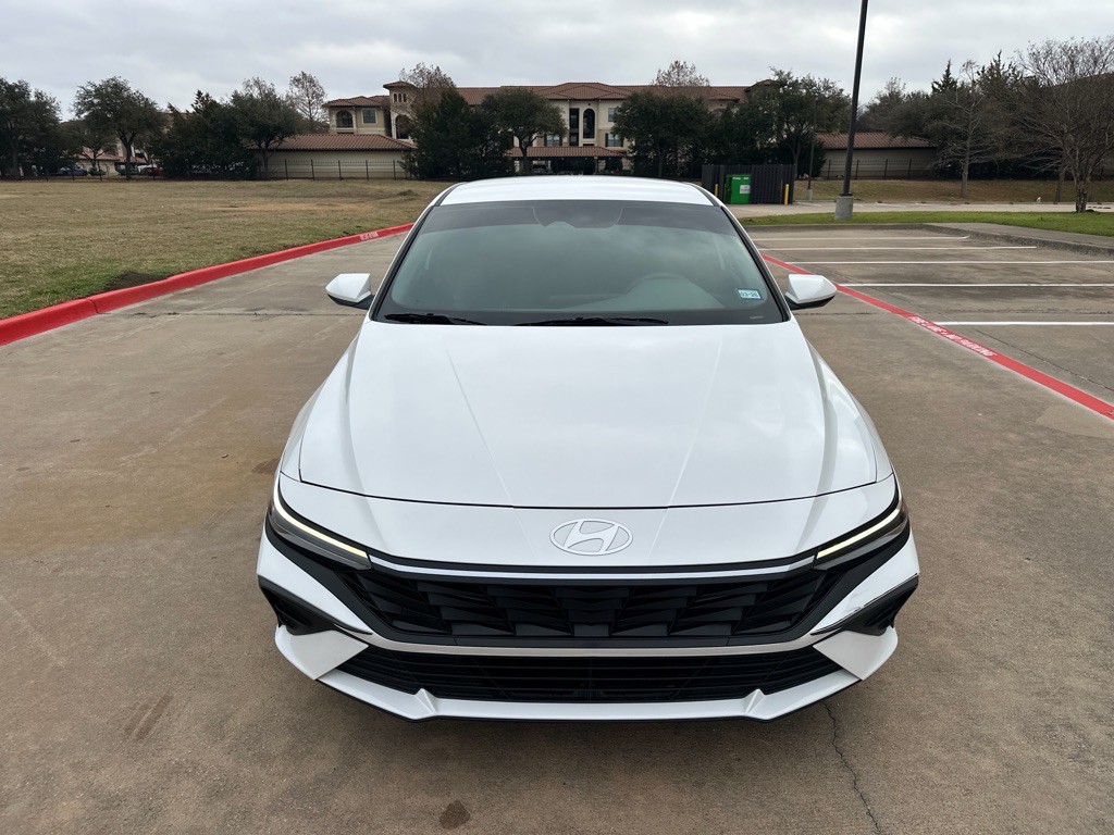 2024 Hyundai Elantra Image 8