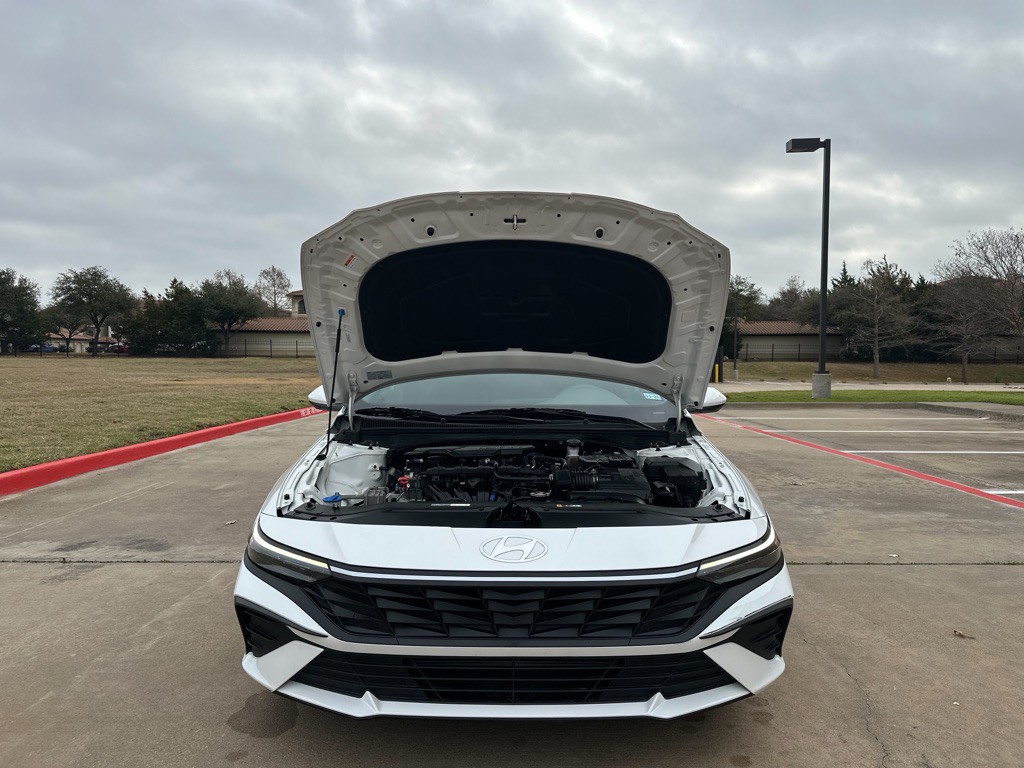 2024 Hyundai Elantra Image 11