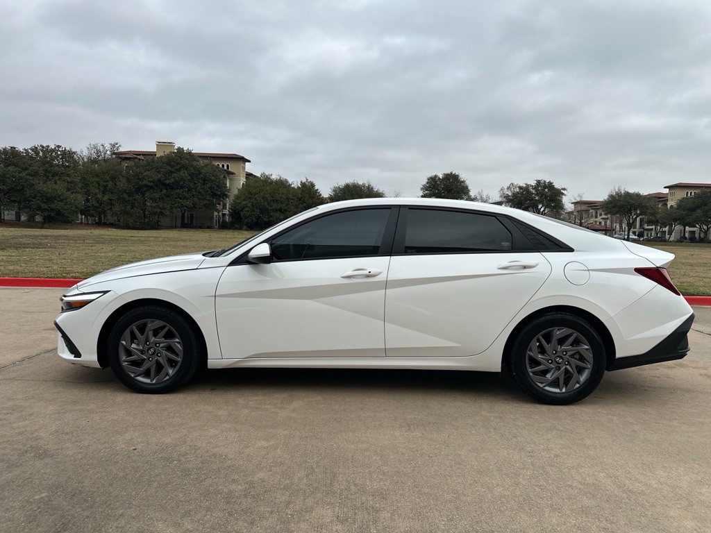 2024 Hyundai Elantra Image 13