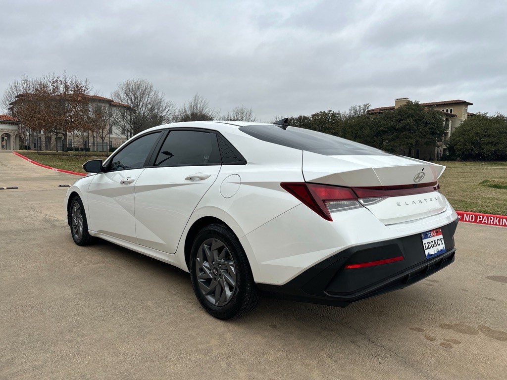 2024 Hyundai Elantra Image 14