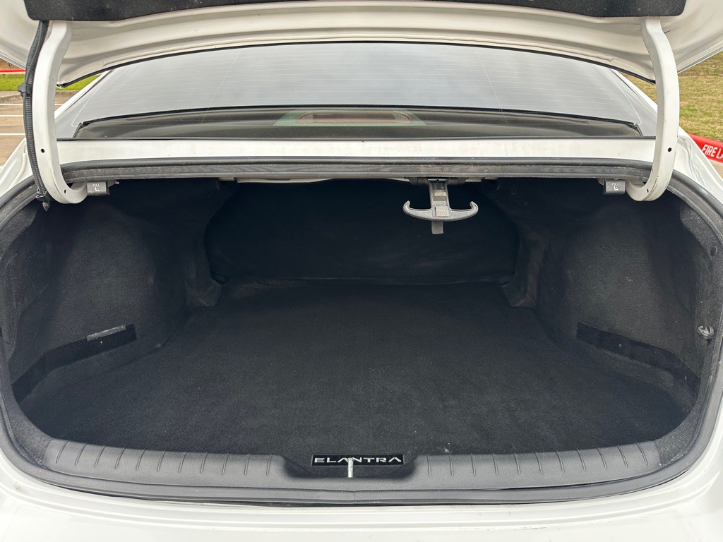 2024 Hyundai Elantra Image 17