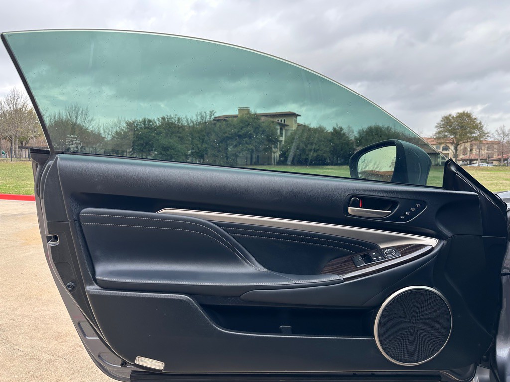 2017 Lexus RC Image 24