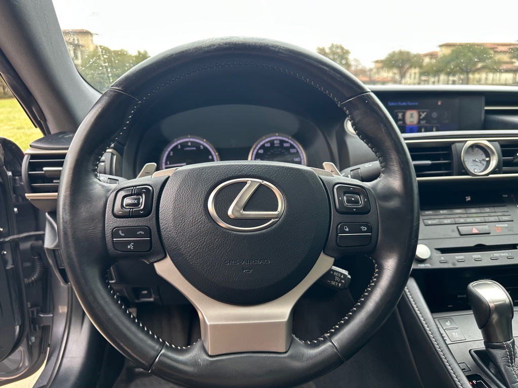 2017 Lexus RC Image 26