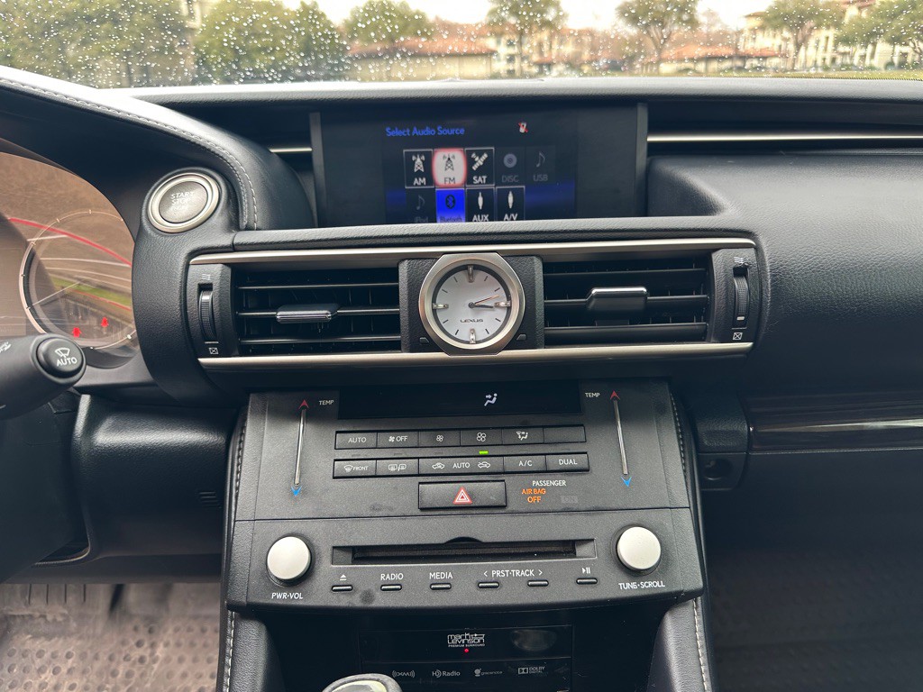 2017 Lexus RC Image 29