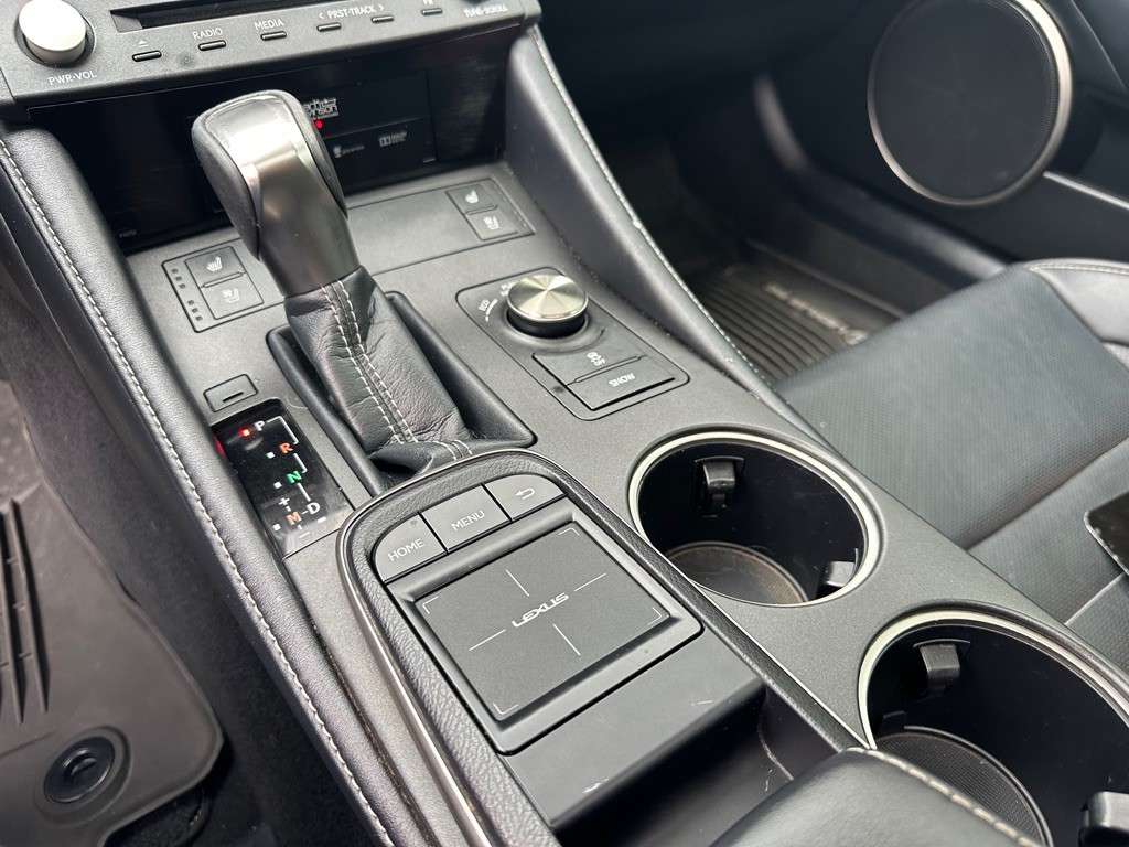 2017 Lexus RC Image 30